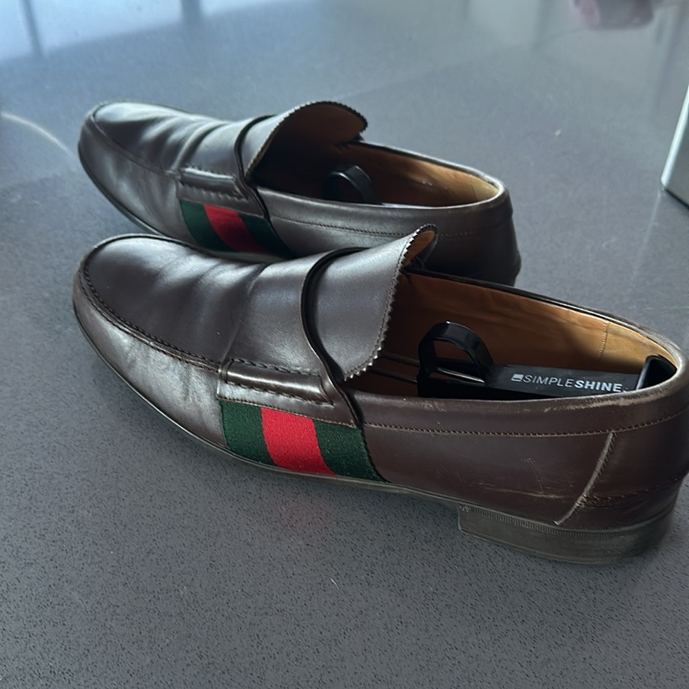 Gucci leather shoes size 9.5. You should wax it to new